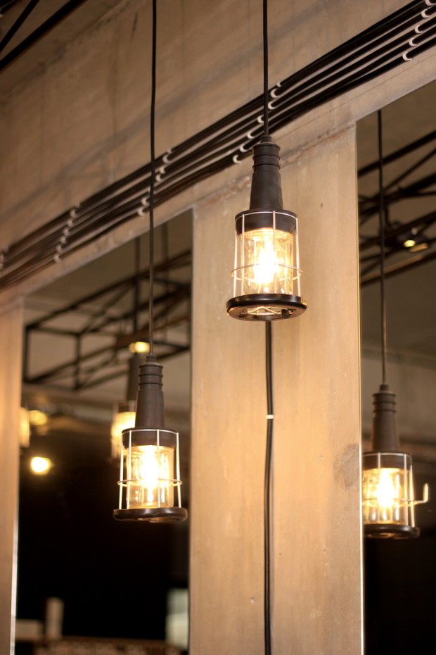 Industrialne wnętrza krakowskiego salonu fryzjerskiego Bonza Hair&Beauty, projekt Agneiszka Wójcik z pracowni AW Interior Design, fot. mat. pracowni