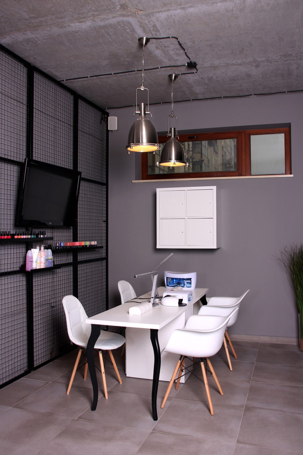 Industrialne wnętrza krakowskiego salonu fryzjerskiego Bonza Hair&Beauty, projekt Agneiszka Wójcik z pracowni AW Interior Design, fot. mat. pracowni