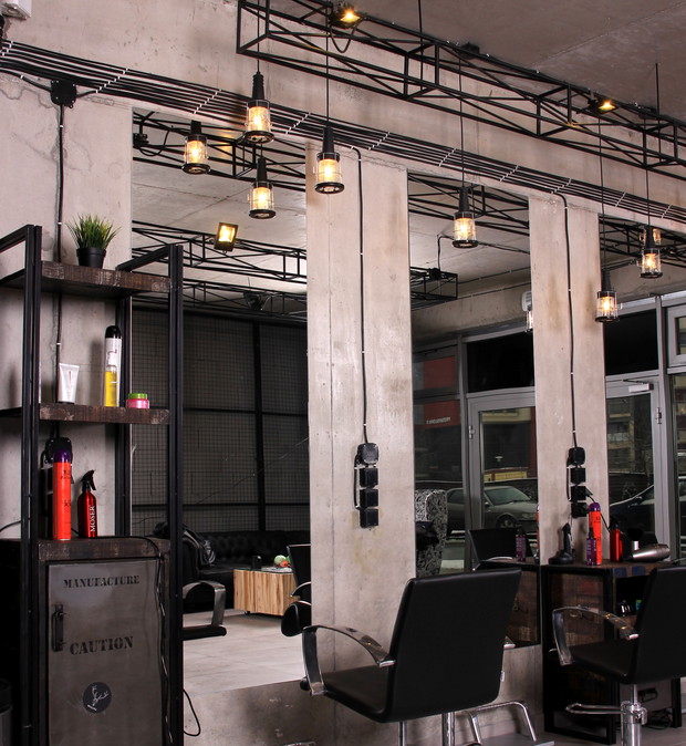 Industrialne wnętrza krakowskiego salonu fryzjerskiego Bonza Hair&Beauty, projekt Agneiszka Wójcik z pracowni AW Interior Design, fot. mat. pracowni