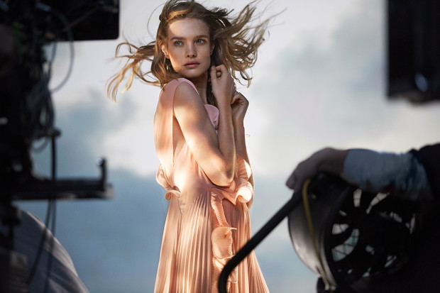 Natalia Vodianova w kampanii H&M Conscious Exclusive 2017