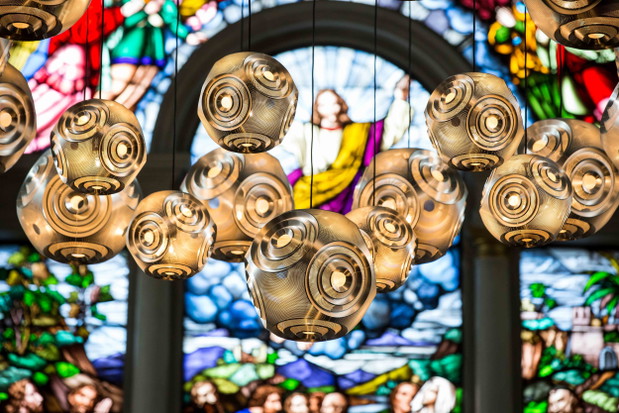 Tom Dixon w kościele