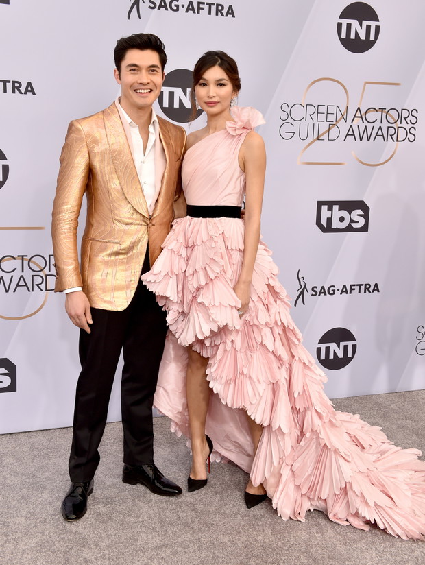 SAG Awards 2019: Henry Golding i Gemma Chan (w sukni Oscar de la Renta)