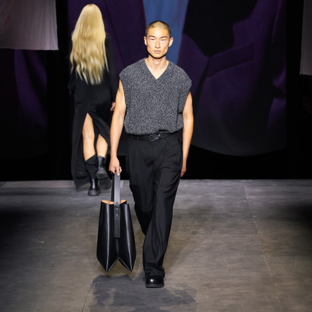 Pokaz COS na London Fashion Week wiosna-lato 2022