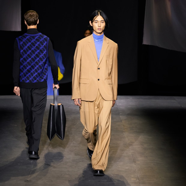 Pokaz COS na London Fashion Week wiosna-lato 2022