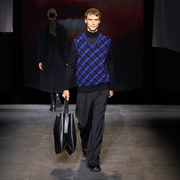 Pokaz COS na London Fashion Week wiosna-lato 2022