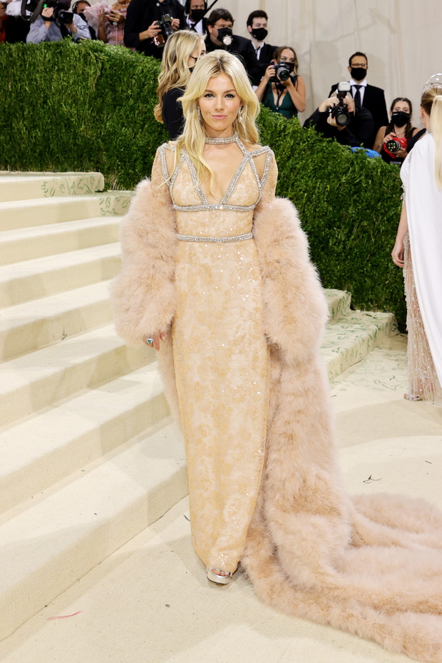 Stylizacje Met Gala 2021: suknie gwiazd