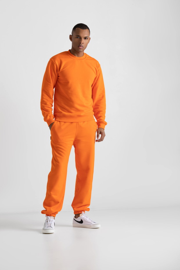 Chiara Wear na wiosnę 2022: Orange is the new black
