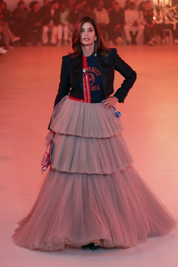 Cindy Crawford na wybiegu Off-White Haute Couture, modelka, Tydzień Mody w Paryżu