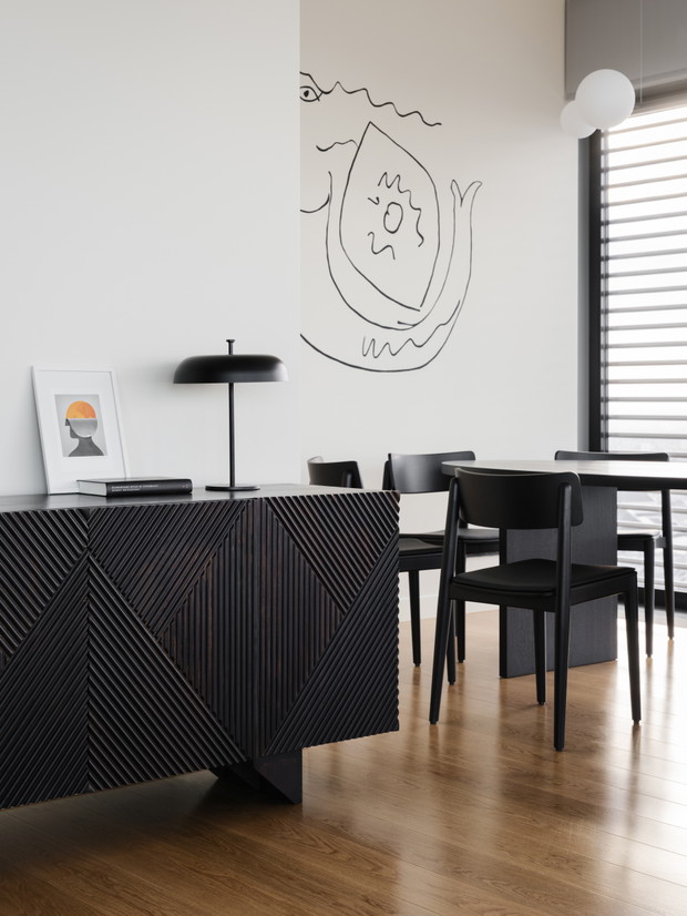 Penthouse z syrenką Picassa w warszawskim wieżowcu, projekt: Krzysztof Matuszewski z Matuszewski Studio.