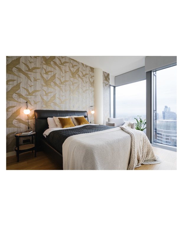 Penthouse z syrenką Picassa w warszawskim wieżowcu, projekt: Krzysztof Matuszewski z Matuszewski Studio.