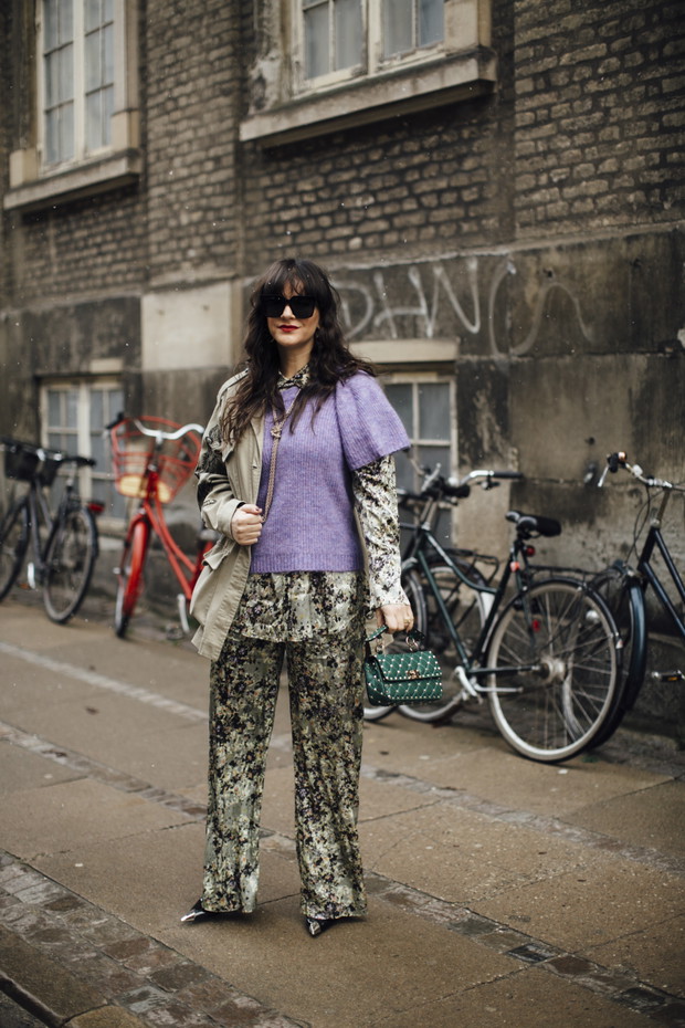 Najmodniejsze stylizacje z ulic Kopenhagi według najbardziej stylowych ludzi z branży i gości Copenhagen Fashion Week jesień-zima 2022/2023