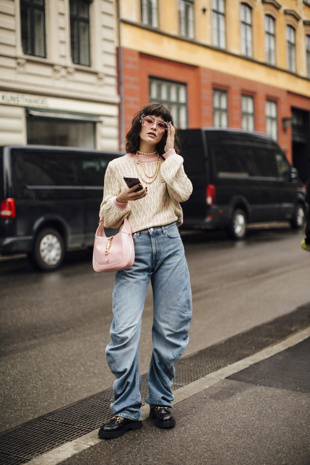 Najmodniejsze stylizacje z ulic Kopenhagi według najbardziej stylowych ludzi z branży i gości Copenhagen Fashion Week jesień-zima 2022/2023