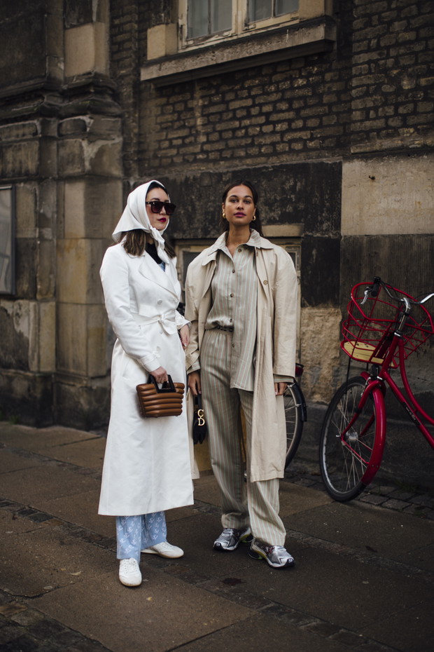 Najmodniejsze stylizacje z ulic Kopenhagi według najbardziej stylowych ludzi z branży i gości Copenhagen Fashion Week jesień-zima 2022/2023