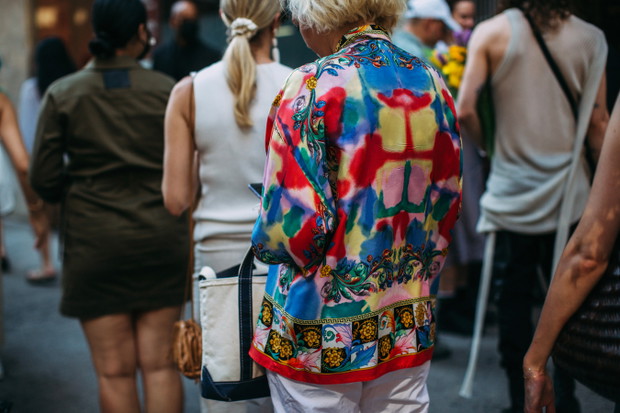 Stylizacje z NYFW wiosna-lato 2022 street fashion
