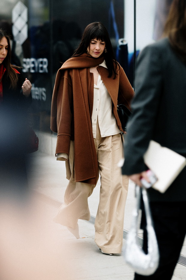 Jak noszą się teraz najbardziej stylowe dziewczyny z branży mody? Najmodniejsze stylizacje z ulic Nowego Jorku street style NYFW jesień-zima 2023/2024
