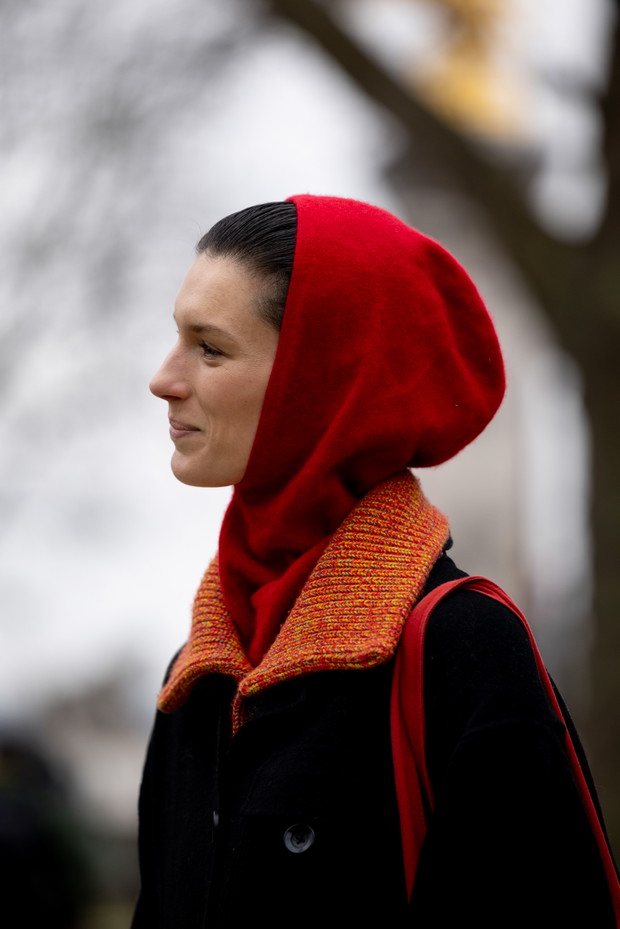 Jak noszą się teraz najbardziej stylowe dziewczyny z branży mody? Przegląd stylizacji z Paris Couture Week street style