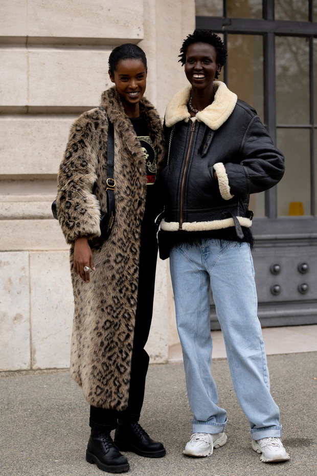 Jak noszą się teraz najbardziej stylowe dziewczyny z branży mody? Przegląd stylizacji z Paris Couture Week street style