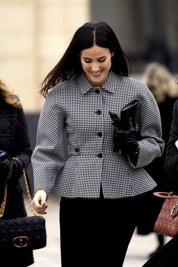 Jak noszą się teraz najbardziej stylowe dziewczyny z branży mody? Przegląd stylizacji z Paris Couture Week street style