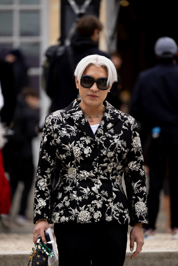 Jak noszą się teraz najbardziej stylowe dziewczyny z branży mody? Przegląd stylizacji z Paris Couture Week street style
