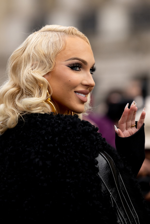Jak noszą się teraz najbardziej stylowe dziewczyny z branży mody? Przegląd stylizacji z Paris Couture Week street style