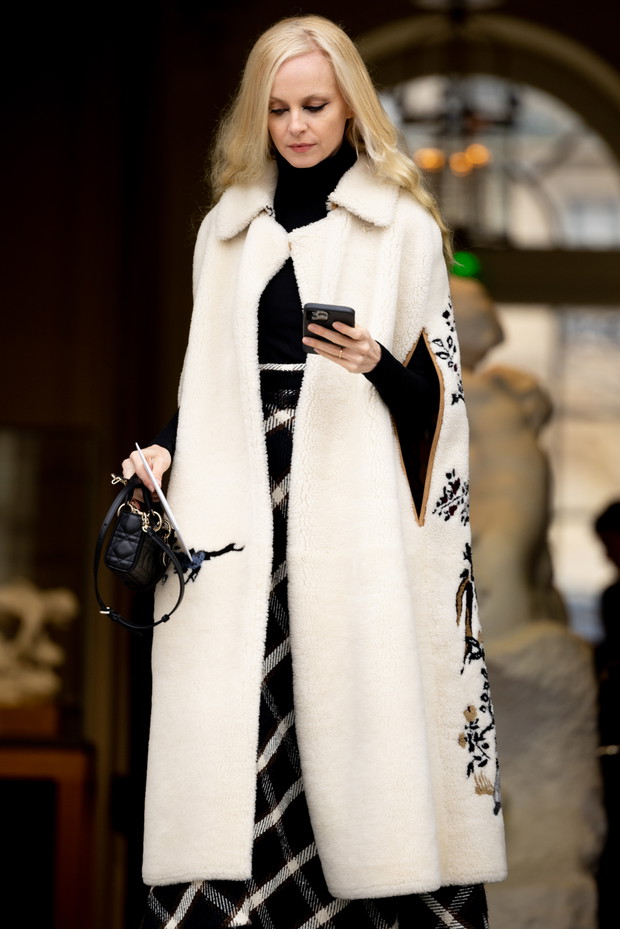 Jak noszą się teraz najbardziej stylowe dziewczyny z branży mody? Przegląd stylizacji z Paris Couture Week street style