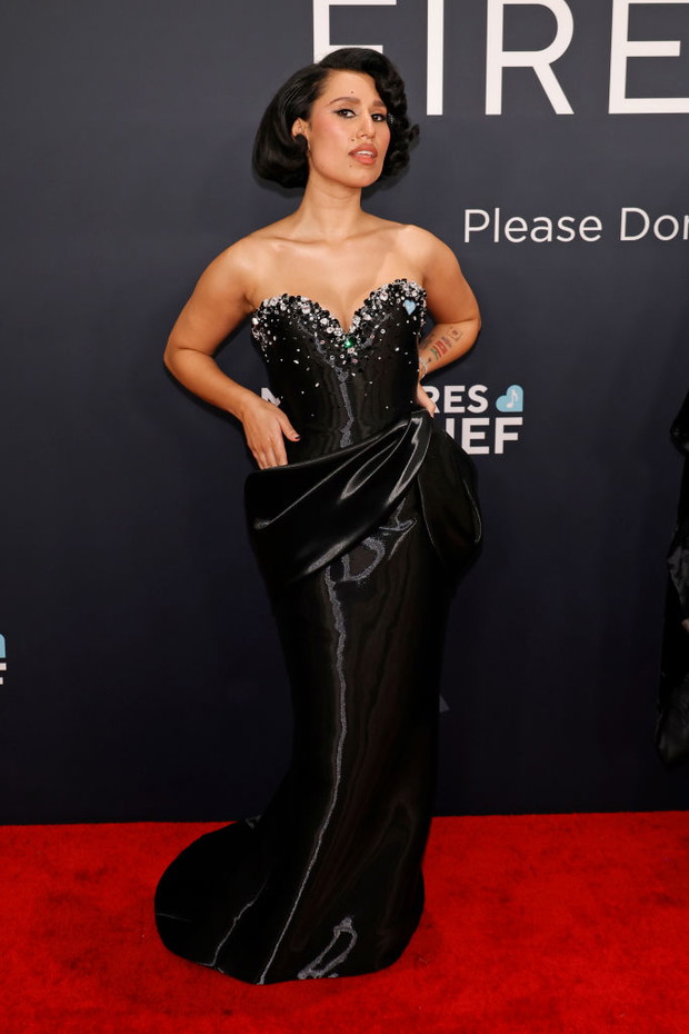 Najpiękniejsze stylizacje na rozdaniu GRAMMY 2025: Raye w kreacji Armani Prive