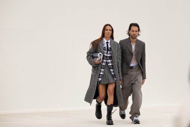 Street style po francusku. Najlepsze stylizacje prawdziwych paryżanek oraz gości Tygodnia mody w Paryżu wiosna-lato 2023