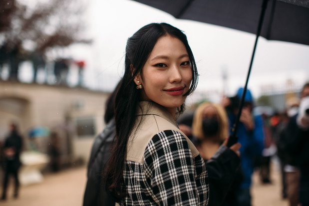 Street style po francusku. Najlepsze stylizacje prawdziwych paryżanek oraz gości Tygodnia mody w Paryżu wiosna-lato 2023