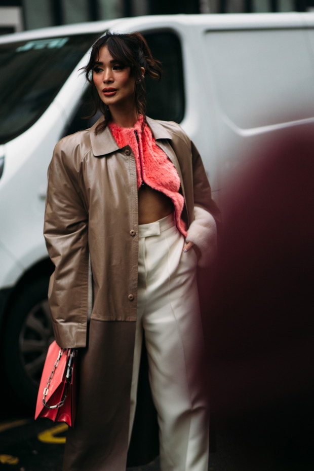 Street style po francusku. Tak noszą się teraz najbardziej stylowe dziewczyny z branży mody Paris Couture Week wiosna-lato 2023