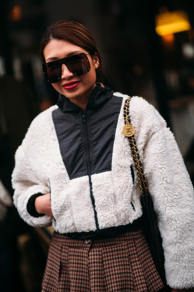 Street style po francusku. Tak noszą się teraz najbardziej stylowe dziewczyny z branży mody Paris Couture Week wiosna-lato 2023
