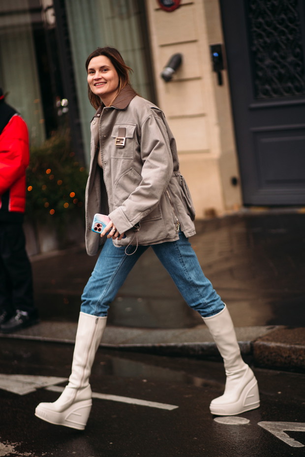 Street style po francusku. Tak noszą się teraz najbardziej stylowe dziewczyny z branży mody Paris Couture Week wiosna-lato 2023