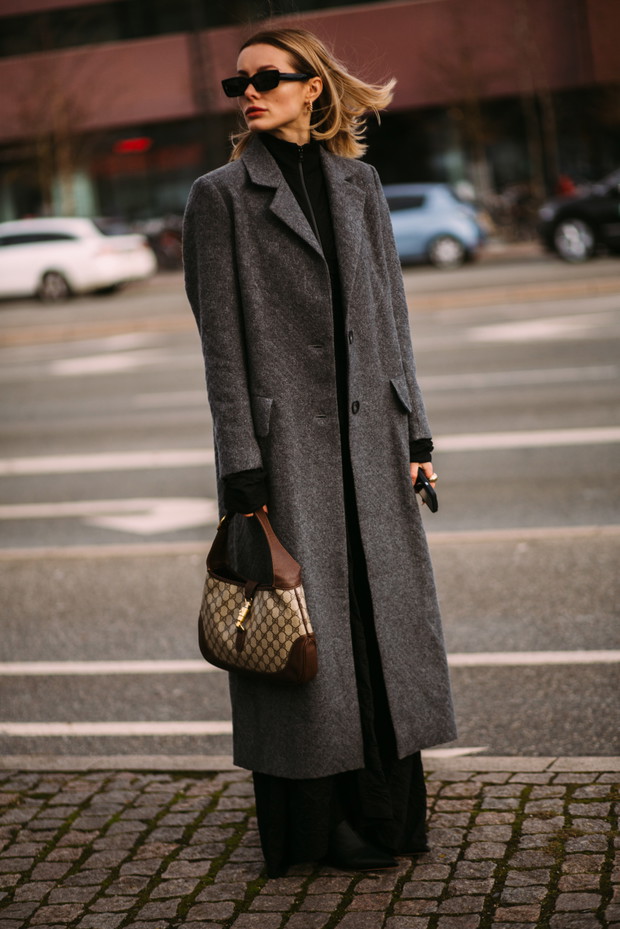 Te torebki, buty i dodatki ma w szafie każda skandynawska it-girl. Królują na ulicach Kopenhagi street style CphFW jesień-zima 2023/2024