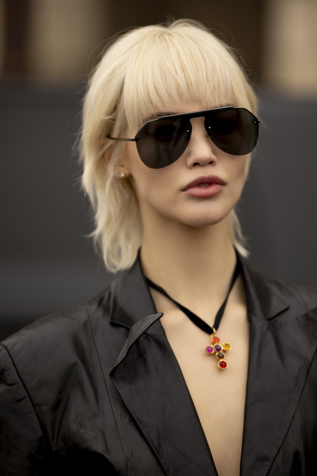 Ukochane dodatki francuskich redaktorek mody, stylistek i influencerek. Te rzeczy królowały na ulicach Paryża podczas ostatniego fashion weeka street style