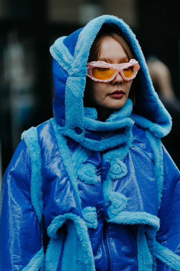 Ukochane dodatki francuskich redaktorek mody, stylistek i influencerek. Te rzeczy królowały na ulicach Paryża podczas ostatniego fashion weeka street style