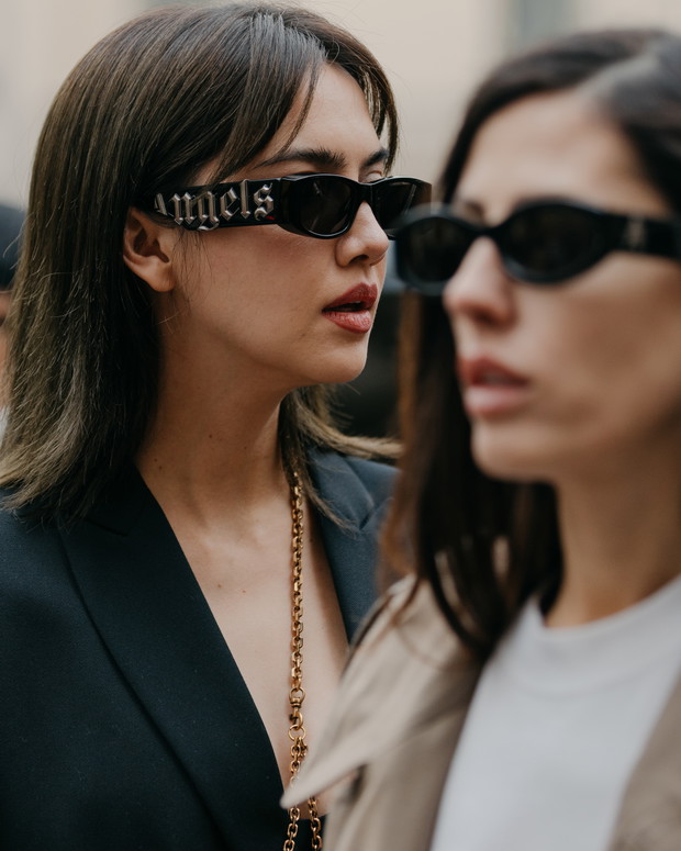 Ukochane dodatki francuskich redaktorek mody, stylistek i influencerek. Te rzeczy królowały na ulicach Paryża podczas ostatniego fashion weeka street style