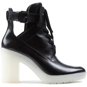Buty cut-out