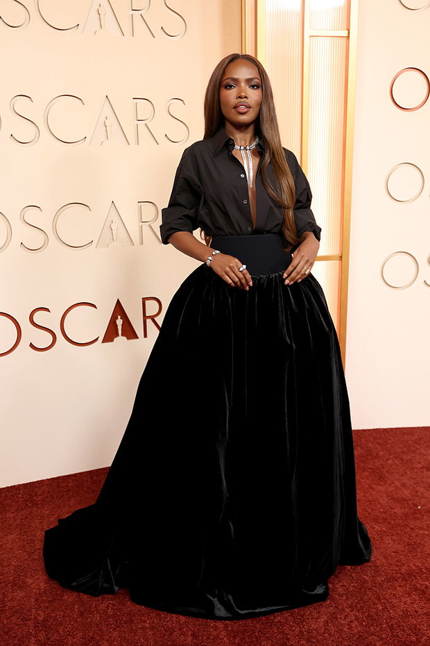 Ryan Destiny w szytej na miarę kreacji Ami