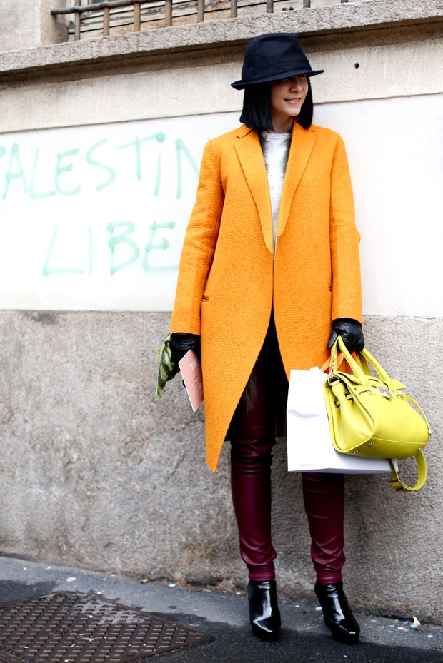 Street fashion: jak nosić płaszcz?