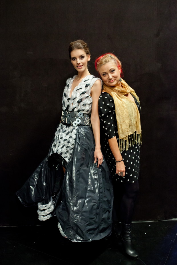 Arletta Koczorowska z modelką, fot. Piotr Mizerski / TVN Paulina Matuszelańska z modelką, fot. Piotr Mizerski / TVNArletta KoczorowskaWięcej na: http://www.zeberka.pl/art/poznajcie-13-uczestnikow-project-r