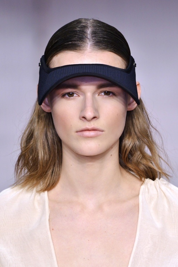 Fryzury na plażę: trendy 2014