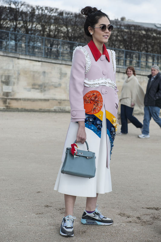Street fashion: różowy płaszcz