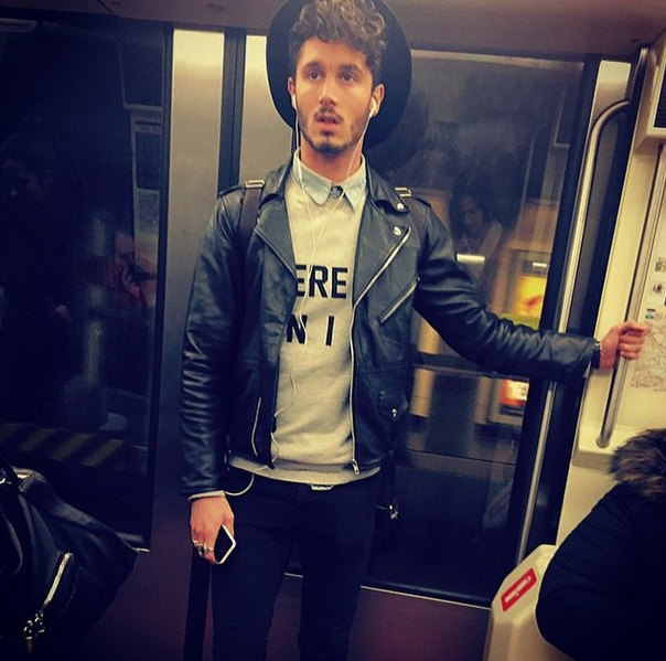 Instagram: przystojni Francuzi w metrze