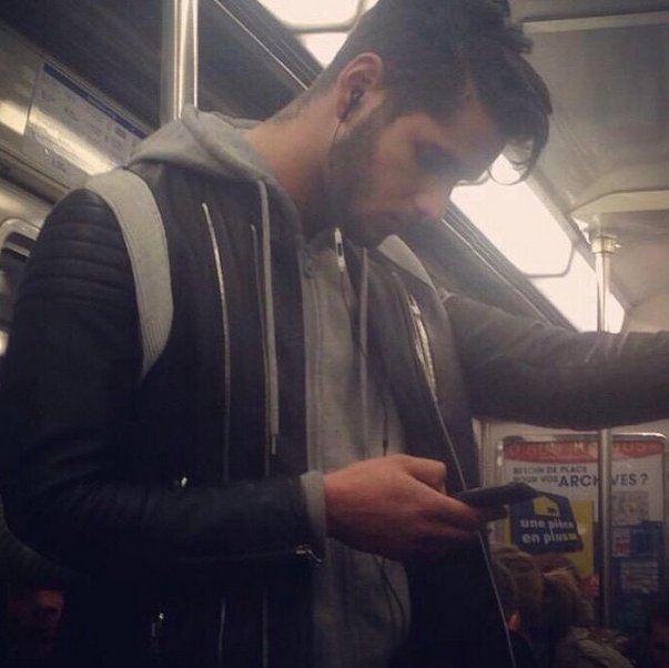 Instagram: przystojni Francuzi w metrze