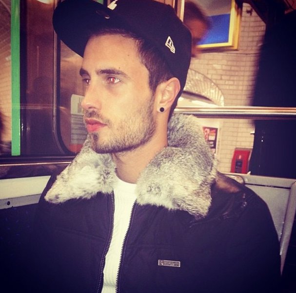 Instagram: przystojni Francuzi w metrze