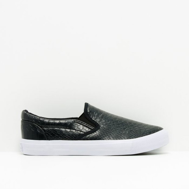 Modne buty na lato: trampki typu slip on