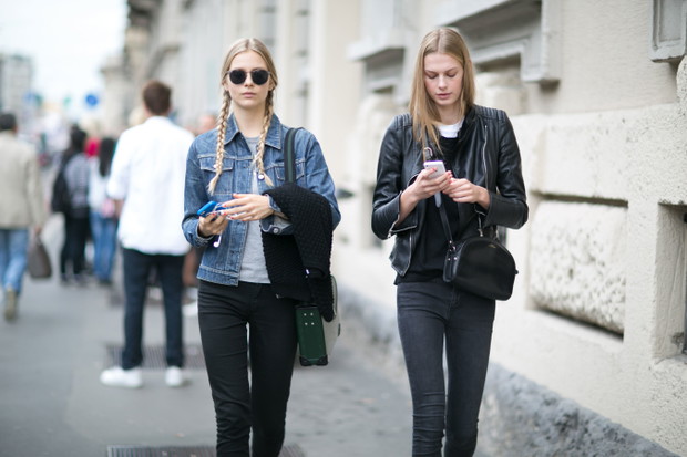 Street fashion: modelki off duty w Mediolanie