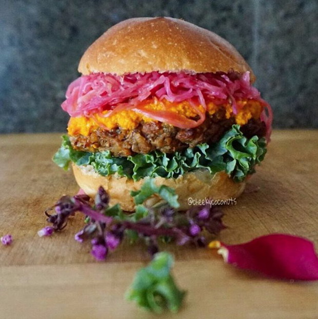 #BESTOFVEGANBURGER - hit na Instagramie, fot. @cheekycoconuts