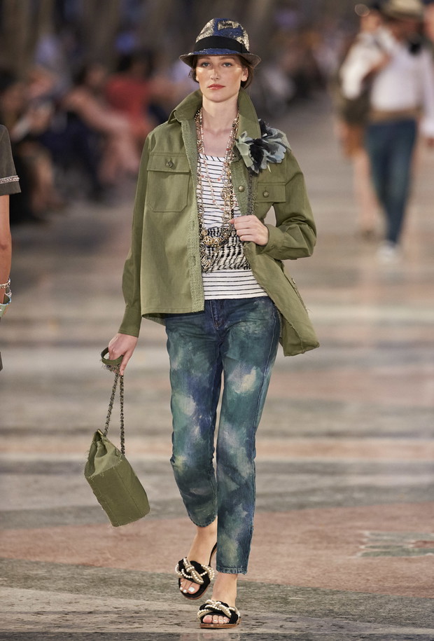 Chanel Cruise 2016/2017