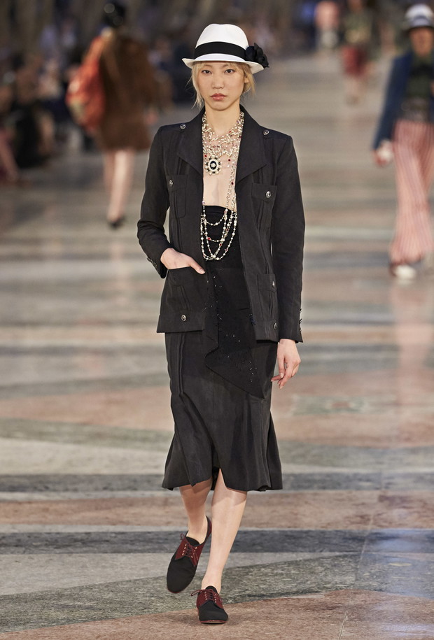 Chanel Cruise 2016/2017
