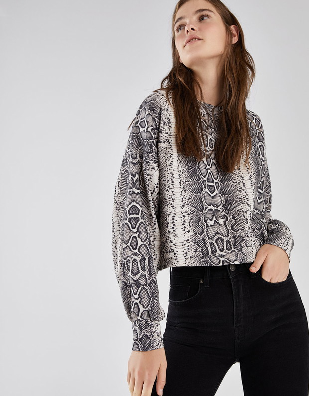 Bershka, bluza w wężowy wzór, 79,90 zł